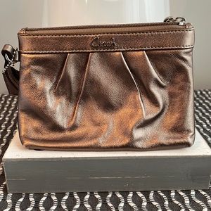 COACH 🐎 gold wristlet